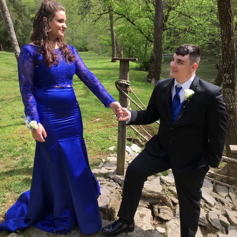 I’m selling my prom dress. Only worn once